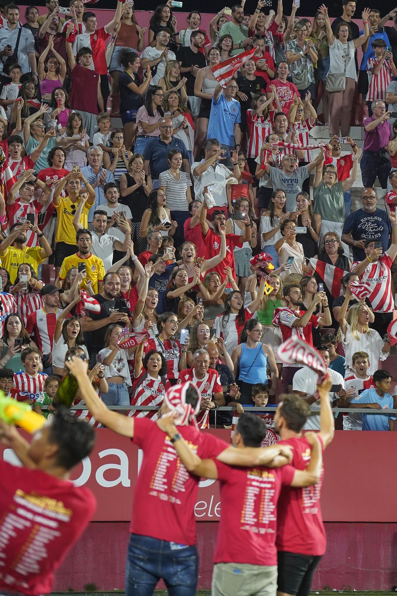 Les millors imatges de la rua de celebració del Girona i el Bàsquet Girona