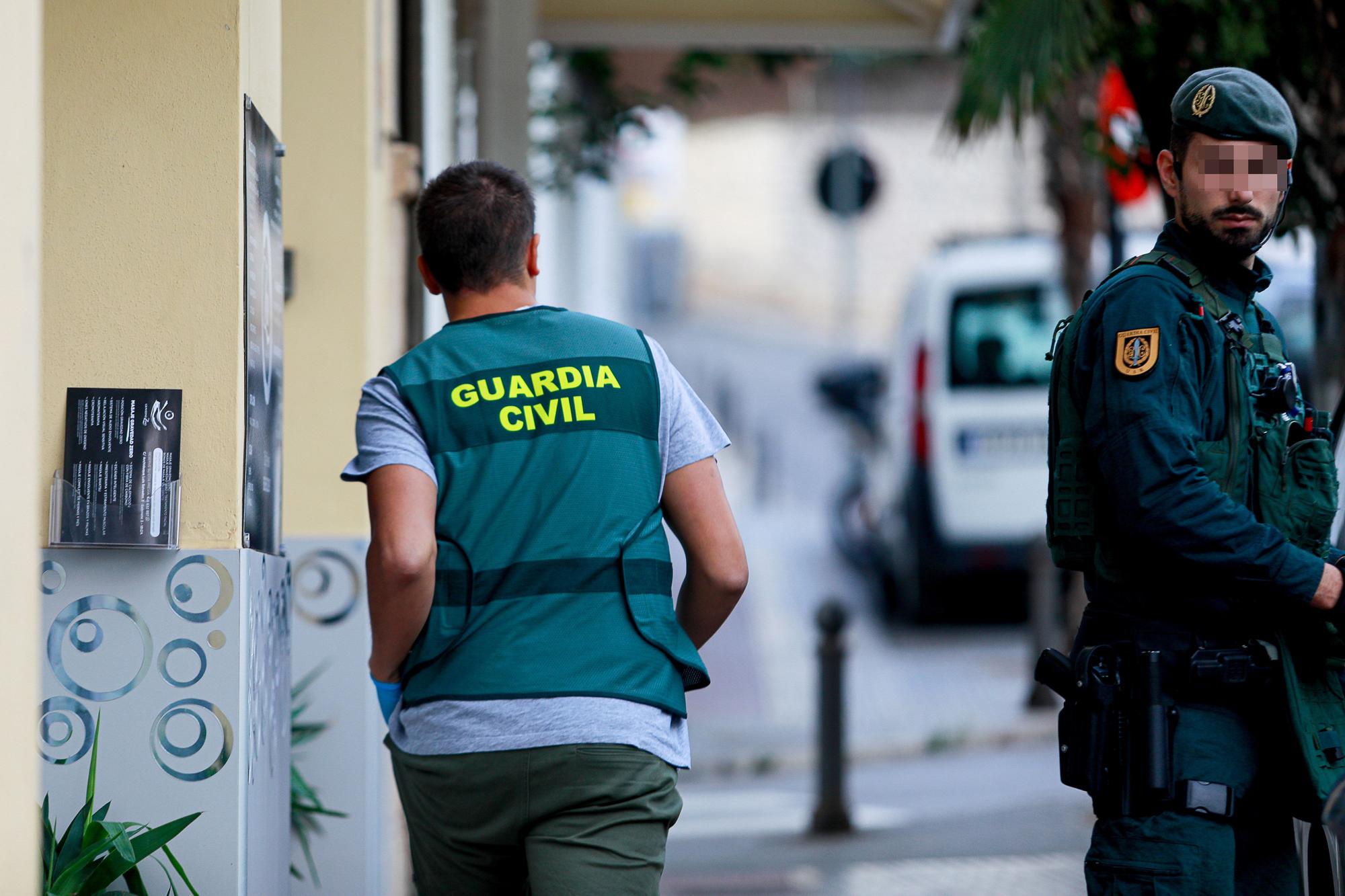 Las imágenes del registro de la Guardia Civil de Ibiza en la calle Arxiduc Lluis Salvador