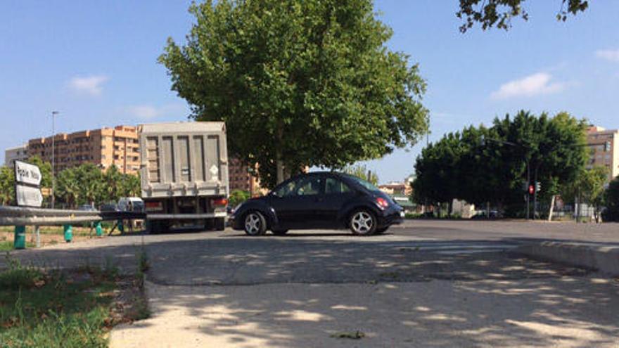 Poble Nou reclama la apertura de una senda de paso cortada por la Ronda Nord