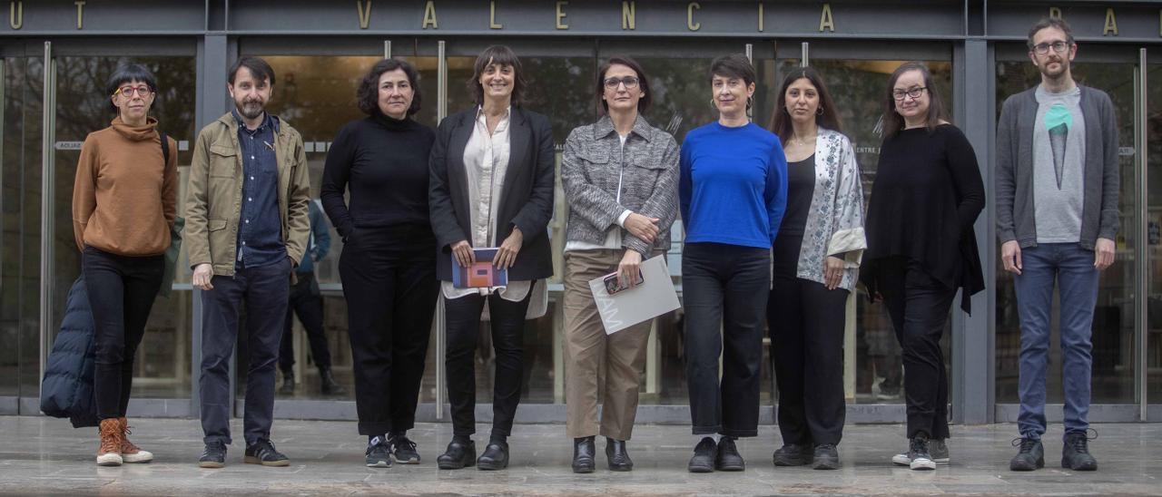 La directora de l’Institut Valencia d’Art Modern (IVAM), Nuria Enguita; la directora adjunta de l’IVAM, Sonia Martinez; la coordinadora del programa, Eva Bravo, i els artistes participants: Bleda i Rosa, Carlos Izquierdo, Sandra Mar i Pilar Beltran (presencialment), junt amb Luce i Makea tu vida (en linia), presentaran als mitjans el projecte ‘Confluencies. Intervencions artístiques als pobles de la Ruta 99. Confluencias IVAM