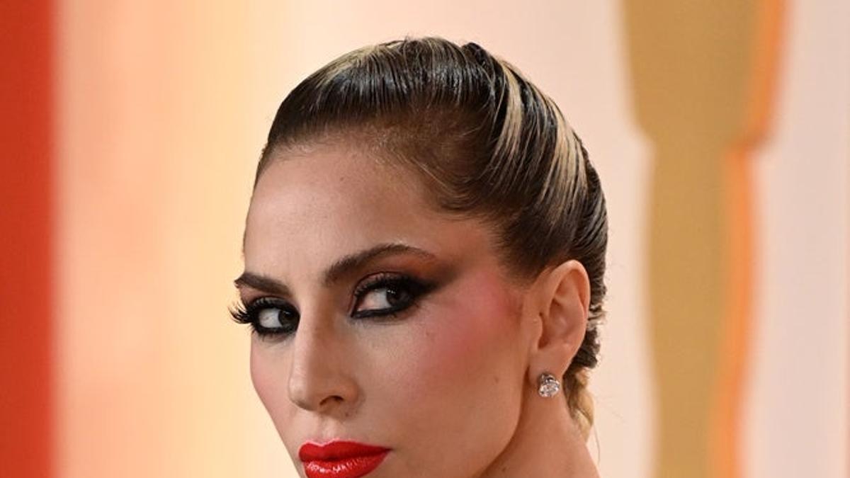 ALFOMBRA ROJA PREMIOS OSCAR 2023: Lady Gaga con mirada intensa