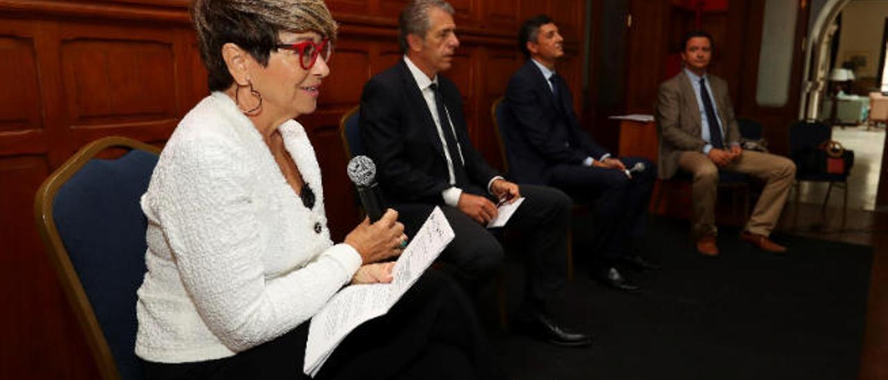 Salud Gil, Vicente Boissier, Julio Rodríguez y Carlos Medina durante la rueda de prensa en el Gabinete Literario.