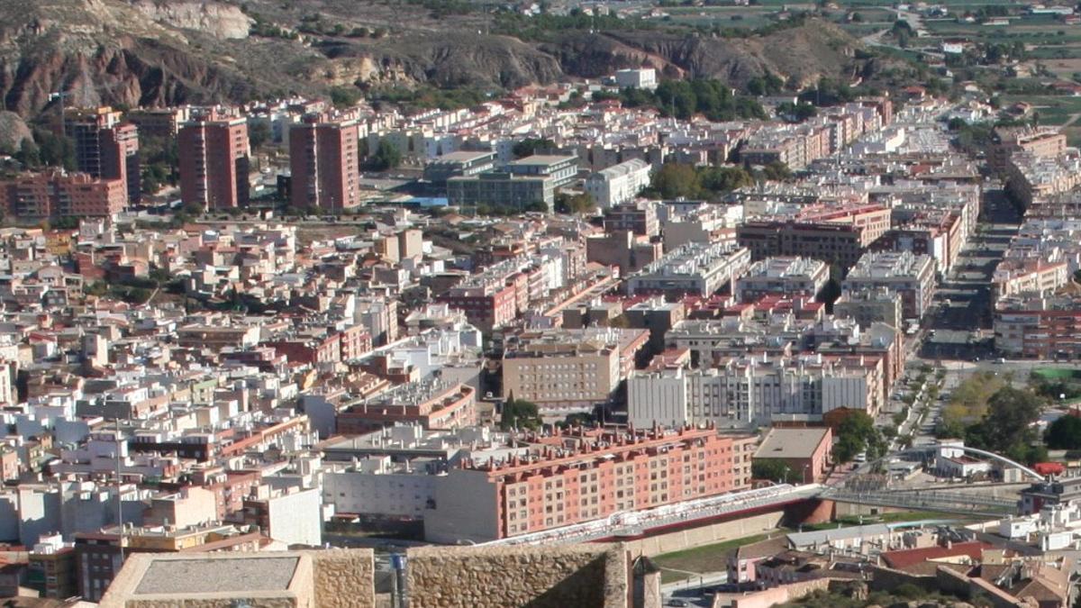 Vista aérea de lugar, abajo centro, donde se construirá la nueva promoción pública de viviendas en el barrio de San Cristóbal.