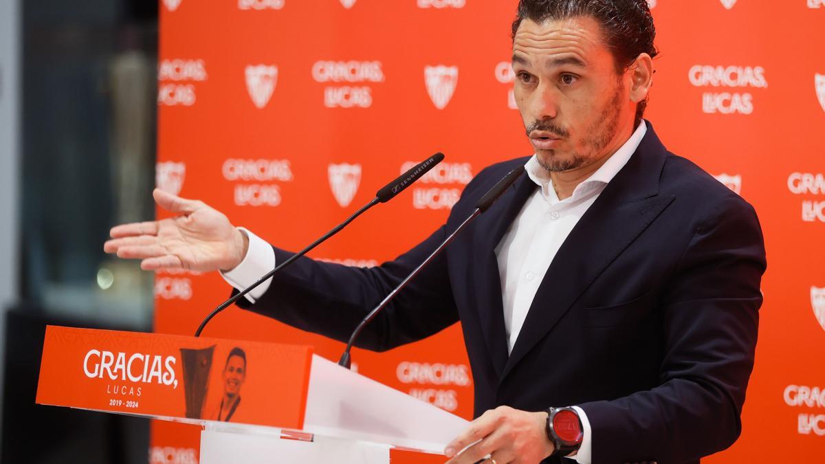 El presidente del Sevilla, José María del Nido, durante el acto de despedida del jugador argentino Lucas Ocampos este martes.