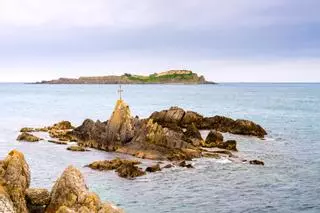 La isla vasca donde una teja decide quién manda cada verano