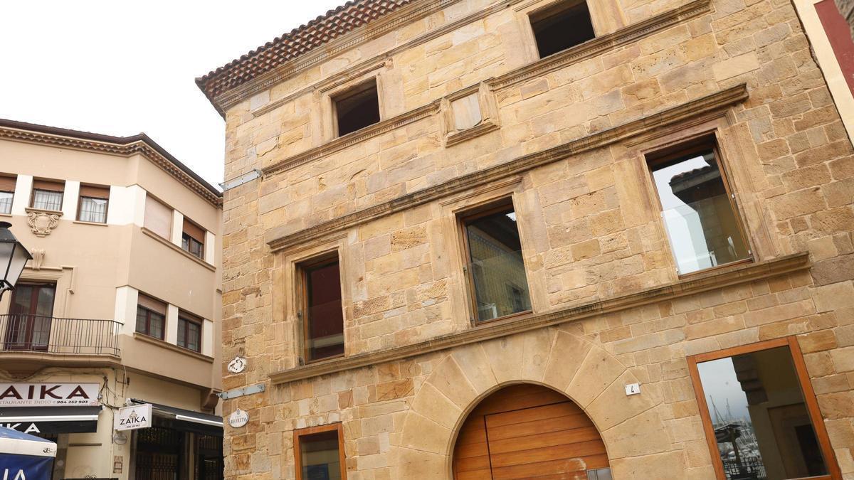 El edificio de Cimavilla que alberga la sede del Colegio Oficial de Arquitectos de Asturias.