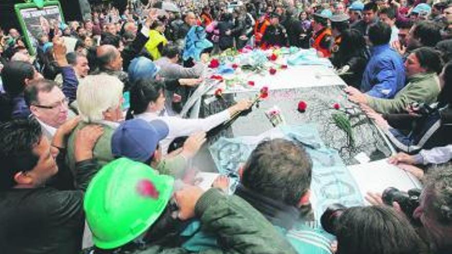 Kirchner es enterrado en su ciudad natal tras una multitudinaria despedida