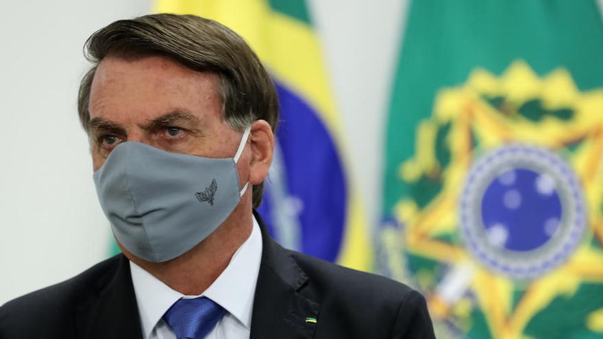 Bolsonaro se sotmet a la tercera prova de coronavirus després de presentar alguns símptomes