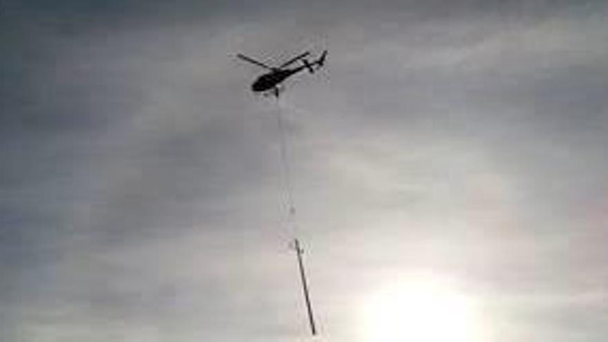 L&#039;helicòpter en plena operació