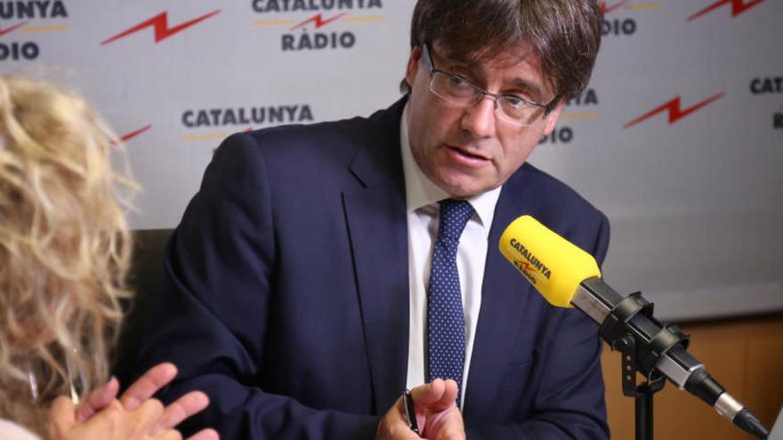 El President Carles Puigdemont durant l&#039;entrevista d&#039;aquest dilluns al matí.