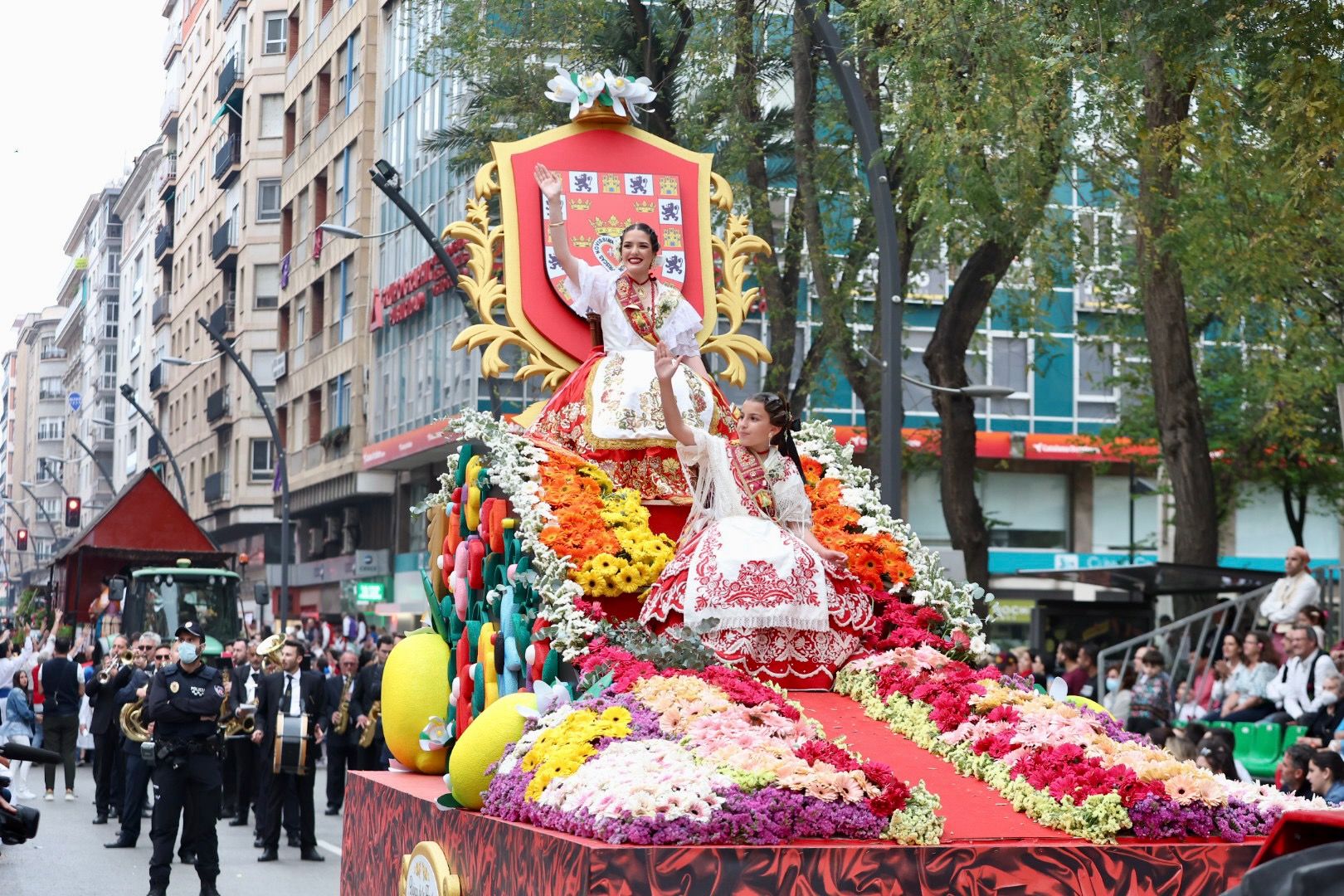 Carmen y Nerea descubren la "tronaera" y el Bando más divertido en Murcia