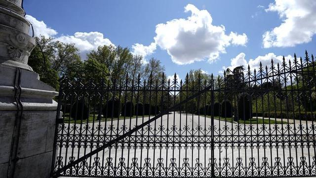 Portes tancades al parc del Retiro de Madrid, en una imatge del 2020.