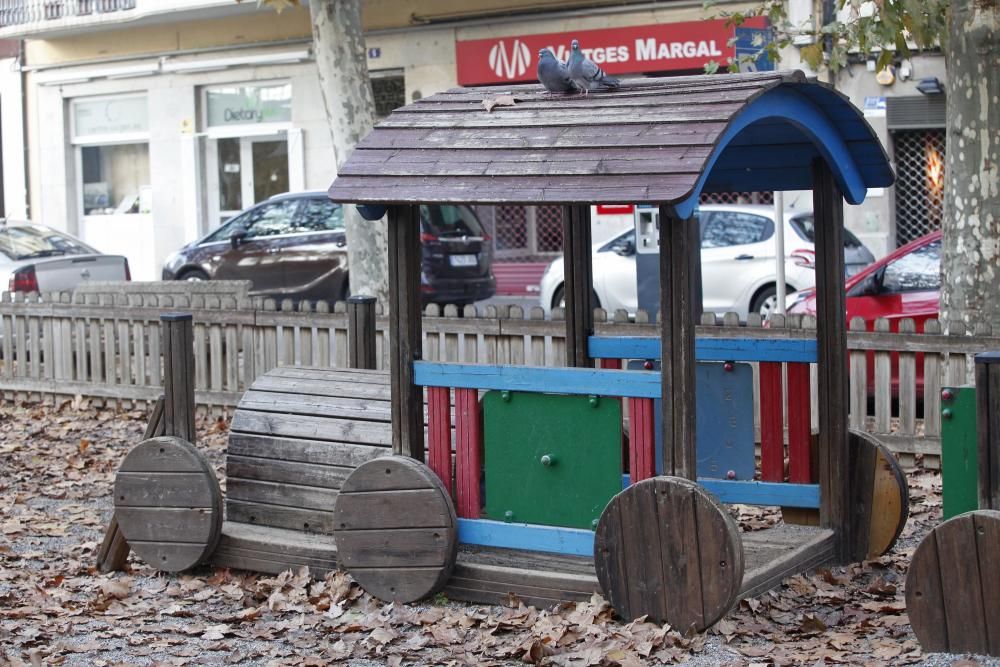 Demanen tancar el parc infantil de Poeta Marquina per insalubre