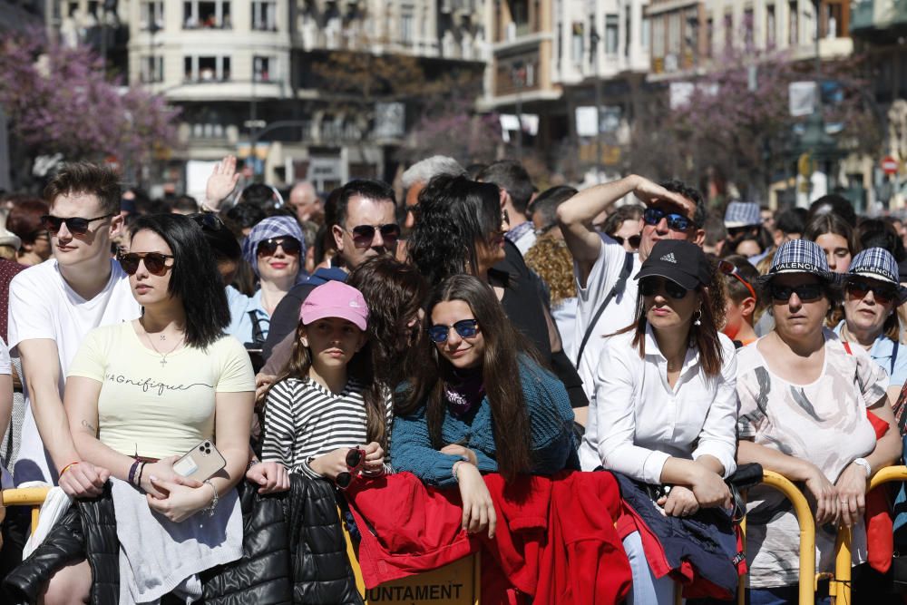 Búscate en la mascletà del 8 de marzo