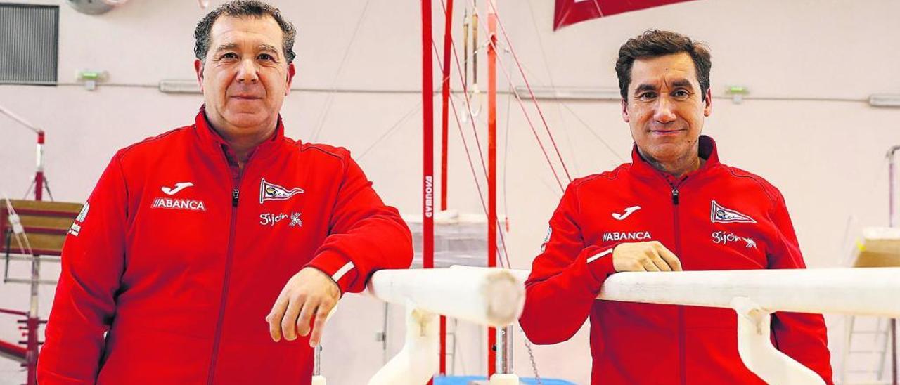 José Luis González y Ángel Villa en el gimnasio del Grupo Covadonga.