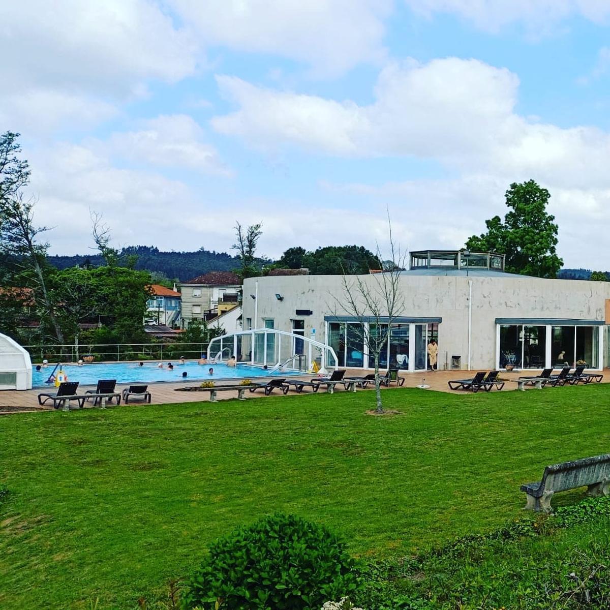 Piscina exterior del balneario.