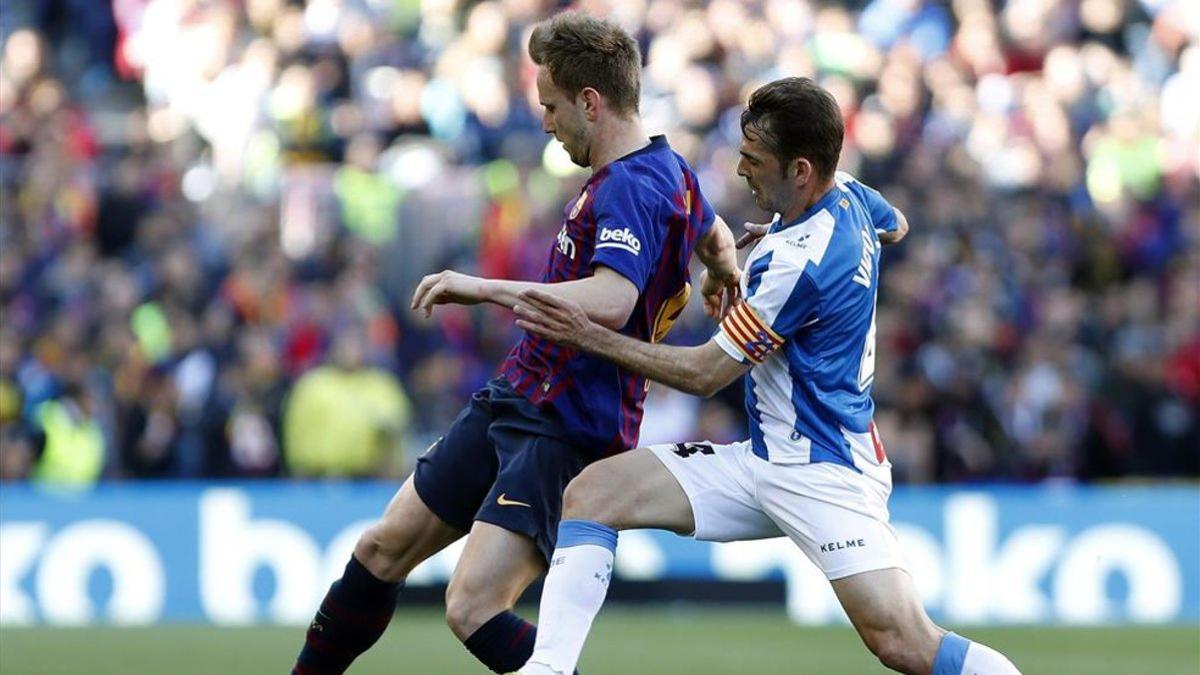 Rakitic, en el derbi ante el Espanyol