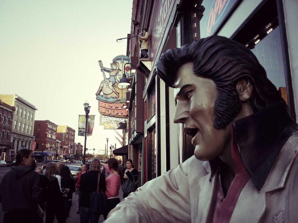 Estatua de Elvis Presley