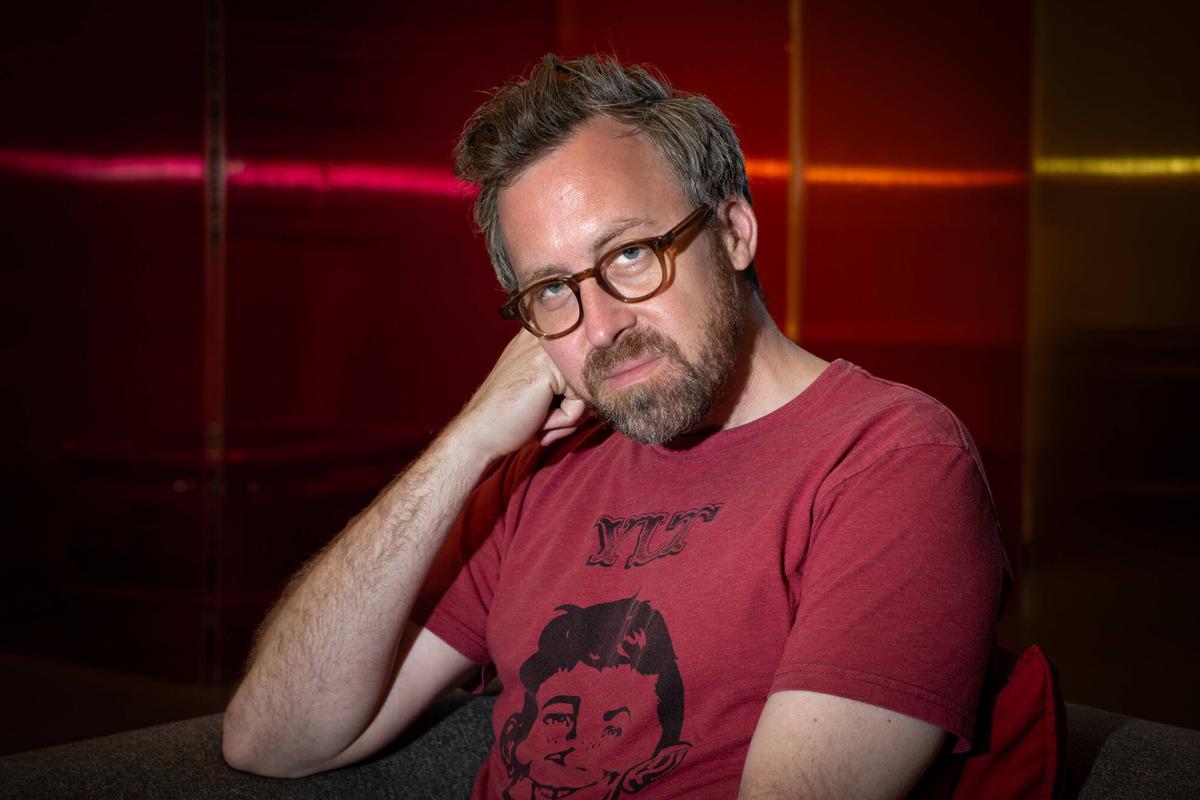 Retrato de John Wilson por la presentación de "The History of Concrete" en el DocsBarcelona, CCCB