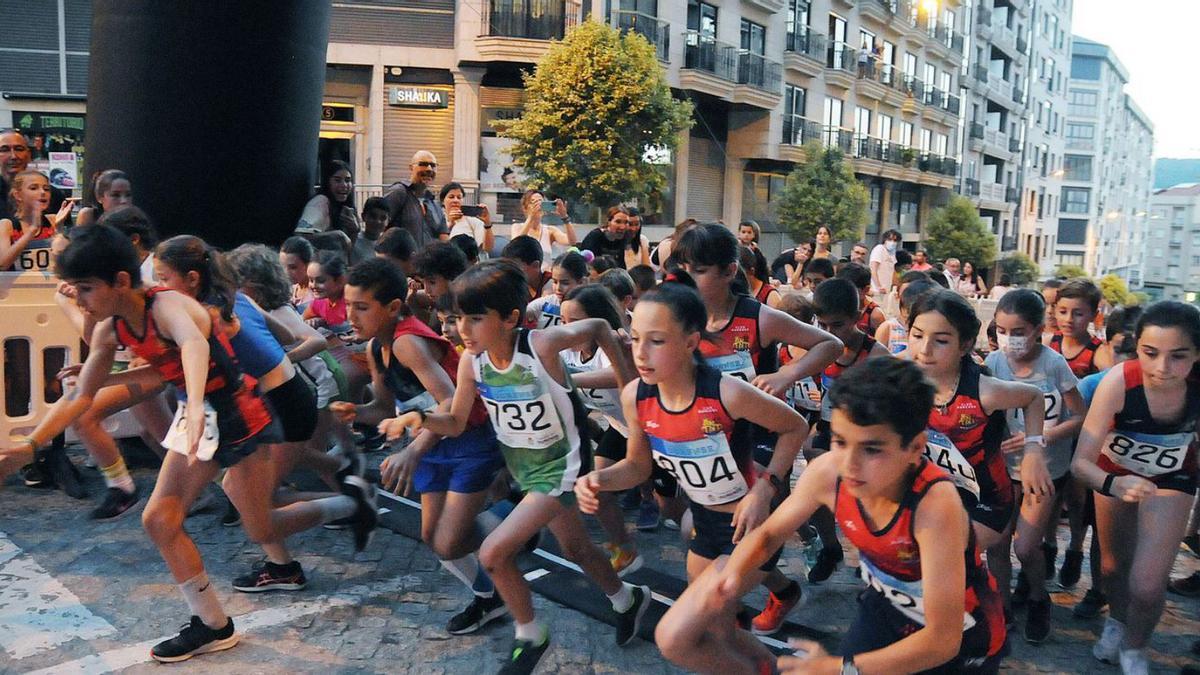 Benjamines, alevines, infantiles y cadetes dieron paso a la cita de los senior a las 22.30. |  // IÑAKI OSORIO