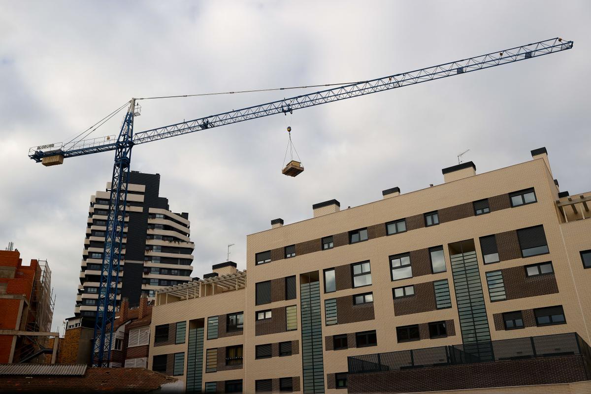 El precio de la vivienda nueva subió de media un 7,9 % en 2022, y no aumentaba tanto desde 2007. EFE/Mariscal