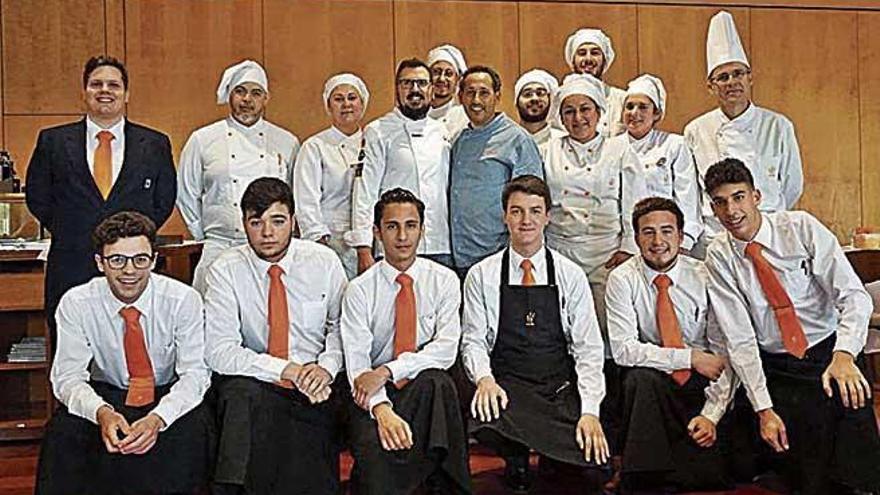 Los chefs Claudio Lemos y Jose Cortès, en la Escola d&#039;Hoteleria