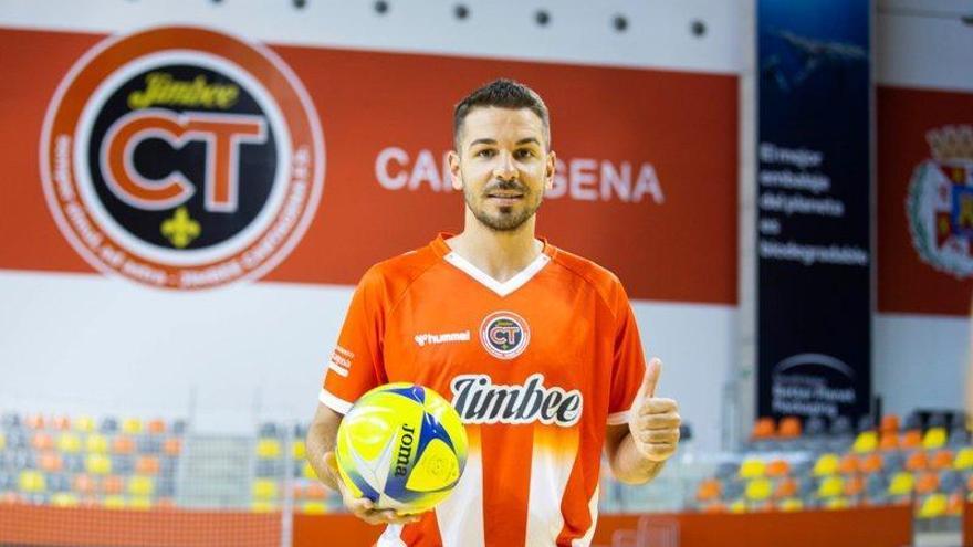 Andresito ya posa con la camiseta del Cartagena