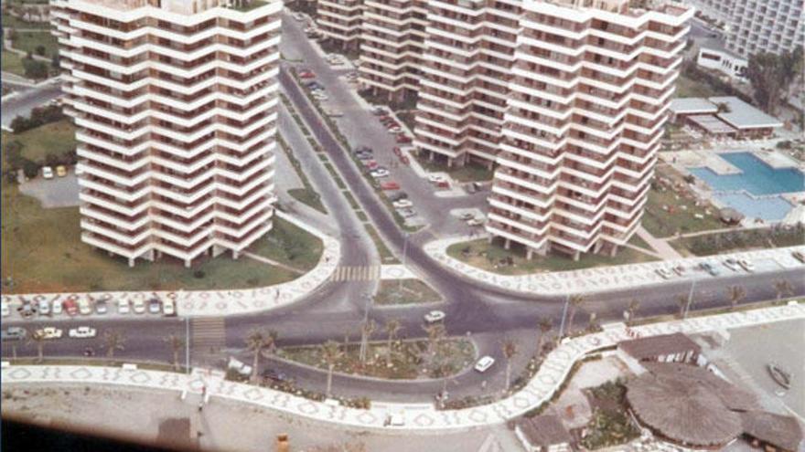 Las famosas torres, en una foto a comienzos de los años 70.