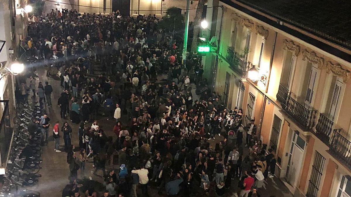 El centro de Benimaclet estaba atiborrado de gente este fin de semana. | LEVANTE-EMV