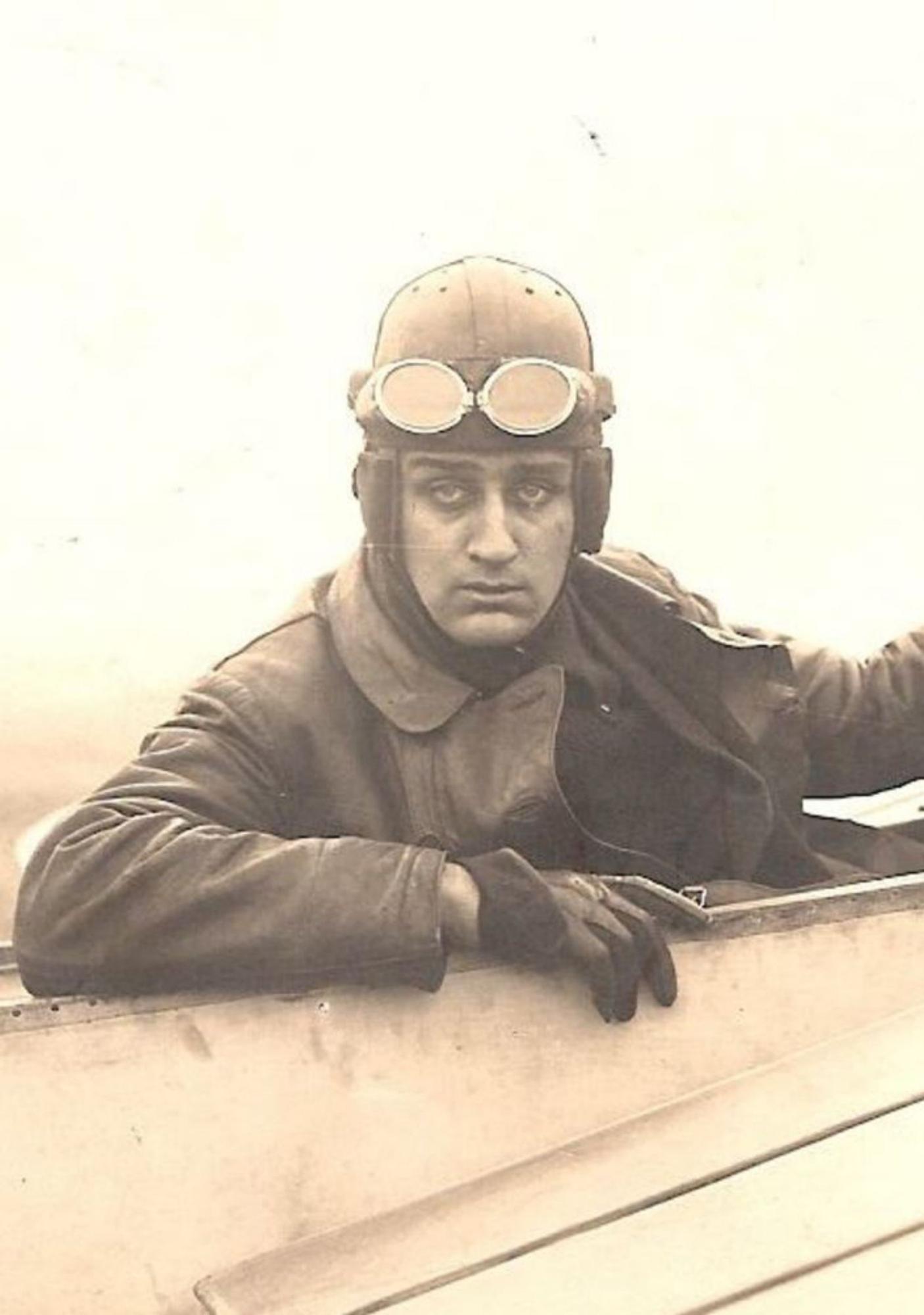 Henri Tixier, amb el característic casc dels aviadors pioners