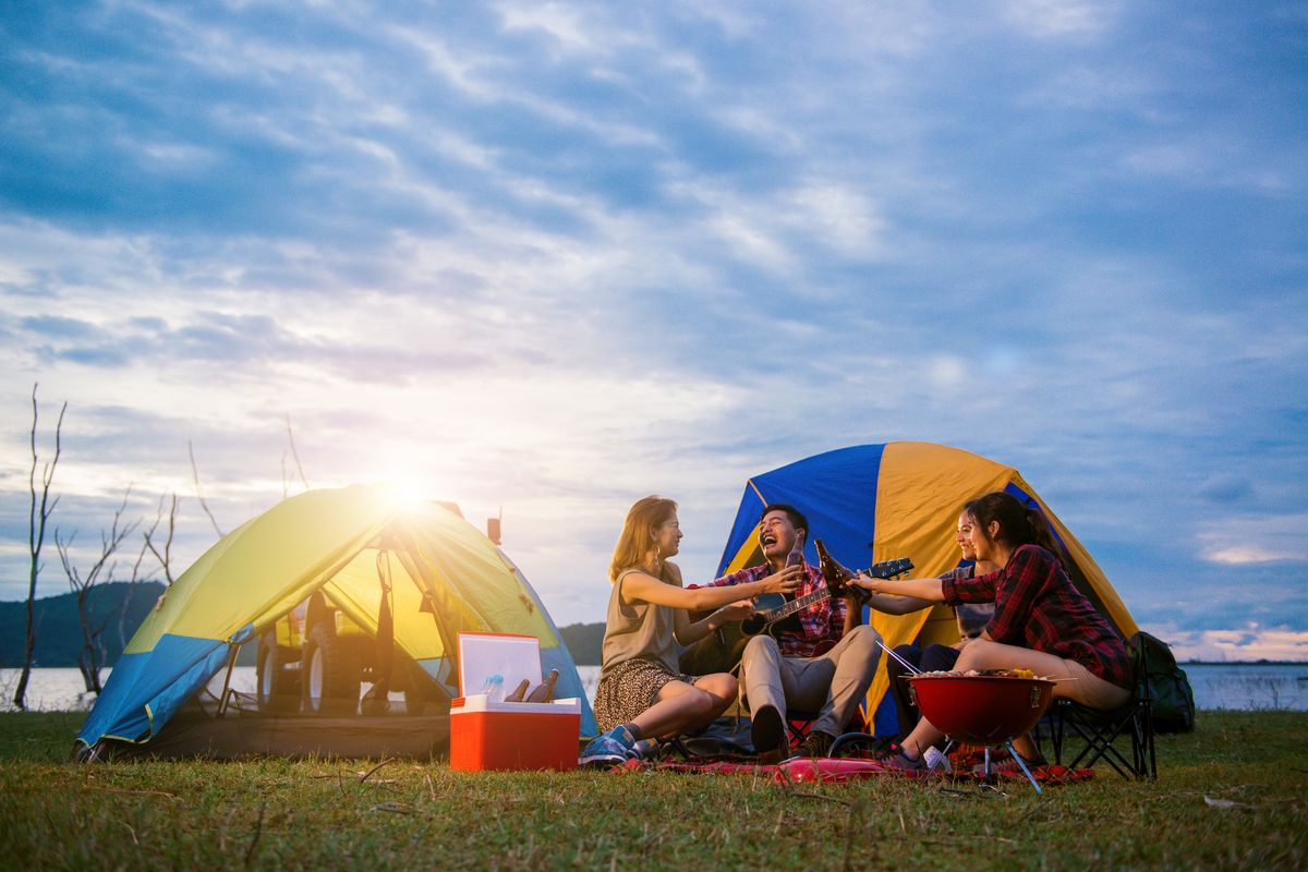 30 productos imprescindibles que debes llevar cuando vas de camping