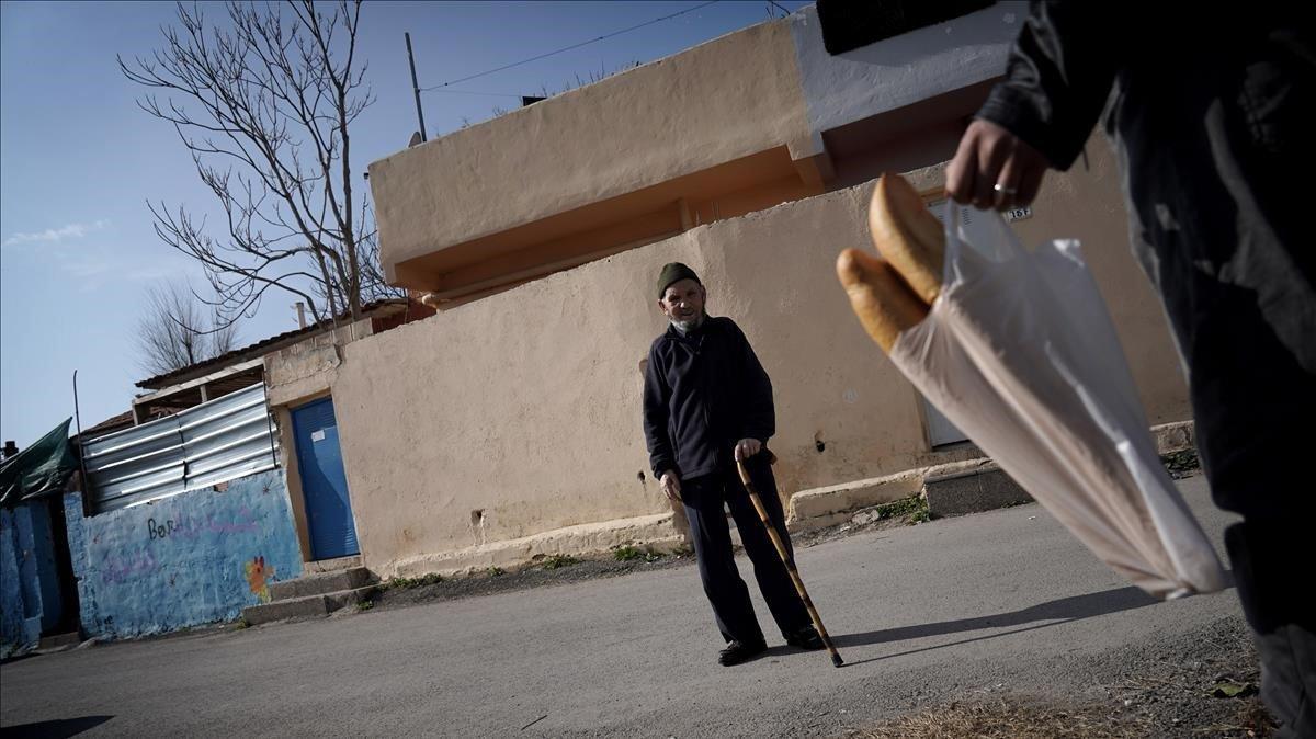 Mohamed, marroquí de Alhucemas, lleva viviendo 30 años en el barrio.