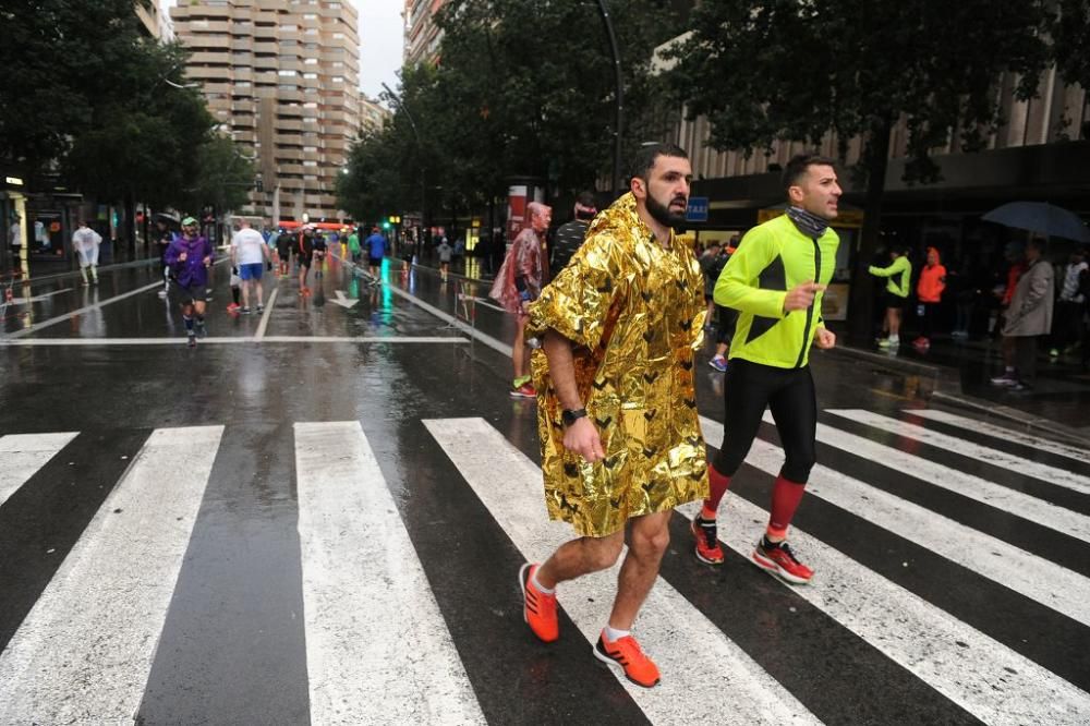 Ambiente y salida de la Maratón y Media Maratón de Murcia