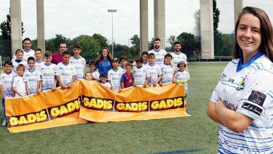 Patri, con los jóvenes en el Campus de O Ribeiro.  //Iñaki Osorio