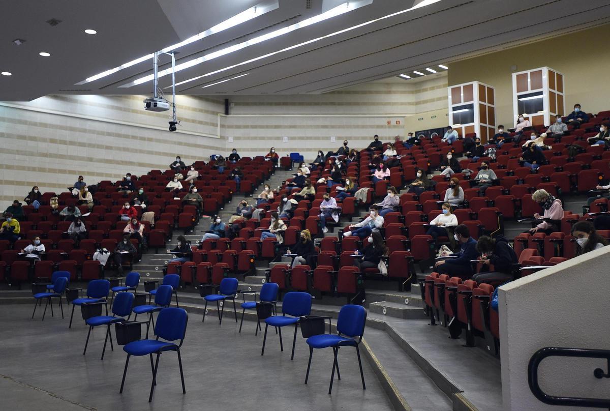 Alumnos en un aula del campus de Rabanales.