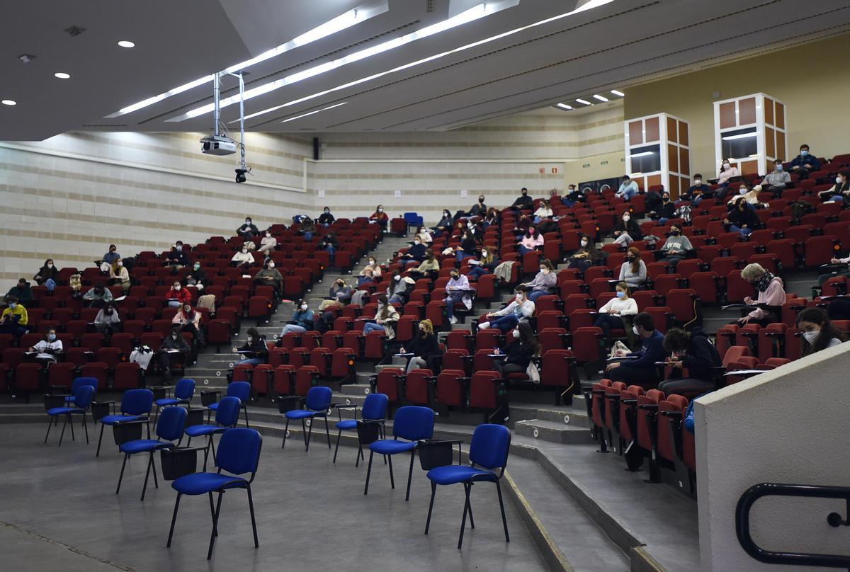 Alumnos en un aula del campus de Rabanales.