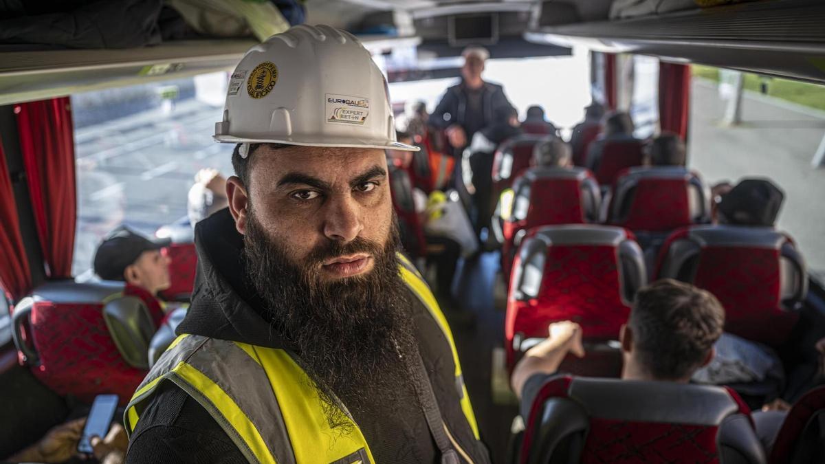 Las obras del Camp Nou desde dentro: tres meses siguiendo a los trabajadores rumanos del Camp Nou.