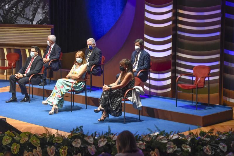 Acto de entrega de honores y distinciones del Cabildo.