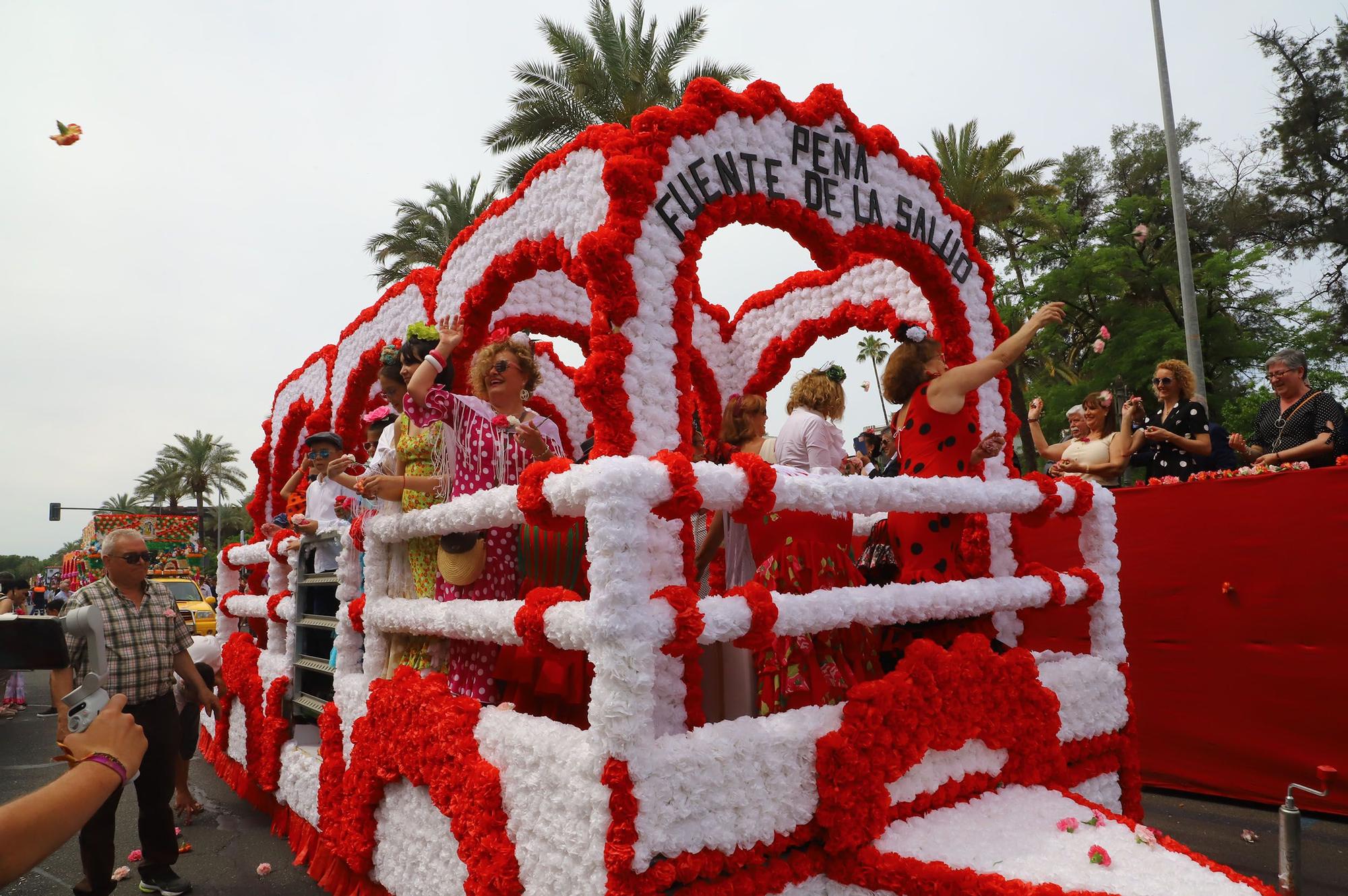 La Batalla de las Flores abre el Mayo festivo en Córdoba con 90.000 claveles