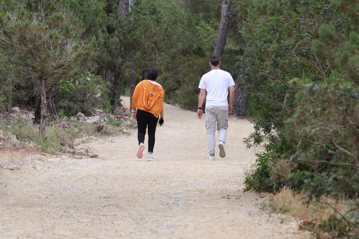 Todas las imágenes del primer día de restricciones de acceso al parking de Cala Salada