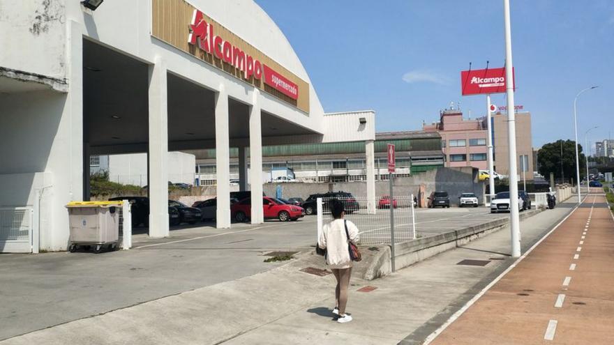 Alcampo cerrará su supermercado de Agrela y despedirá a ocho trabajadores