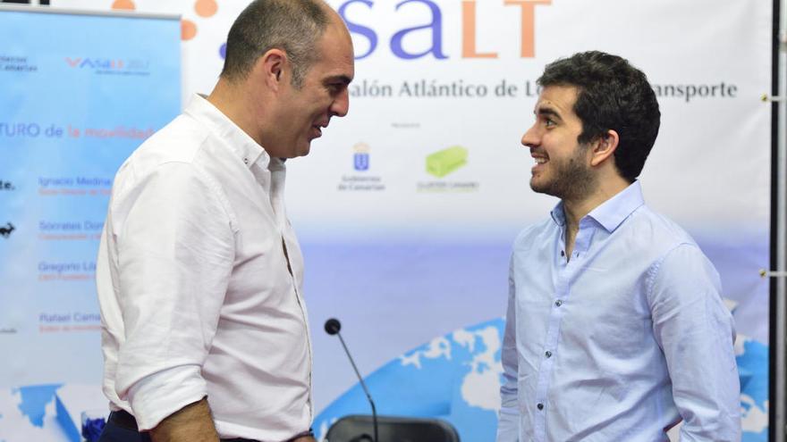 Manuel Zafra y Sócrates Domínguez, ayer, en el VI Salón Atlántico de Logística y Transporte (SALT)