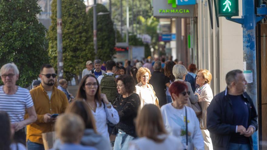 Los alicantinos, entre los más pobres de España: casi 6.100 euros menos de renta per cápita