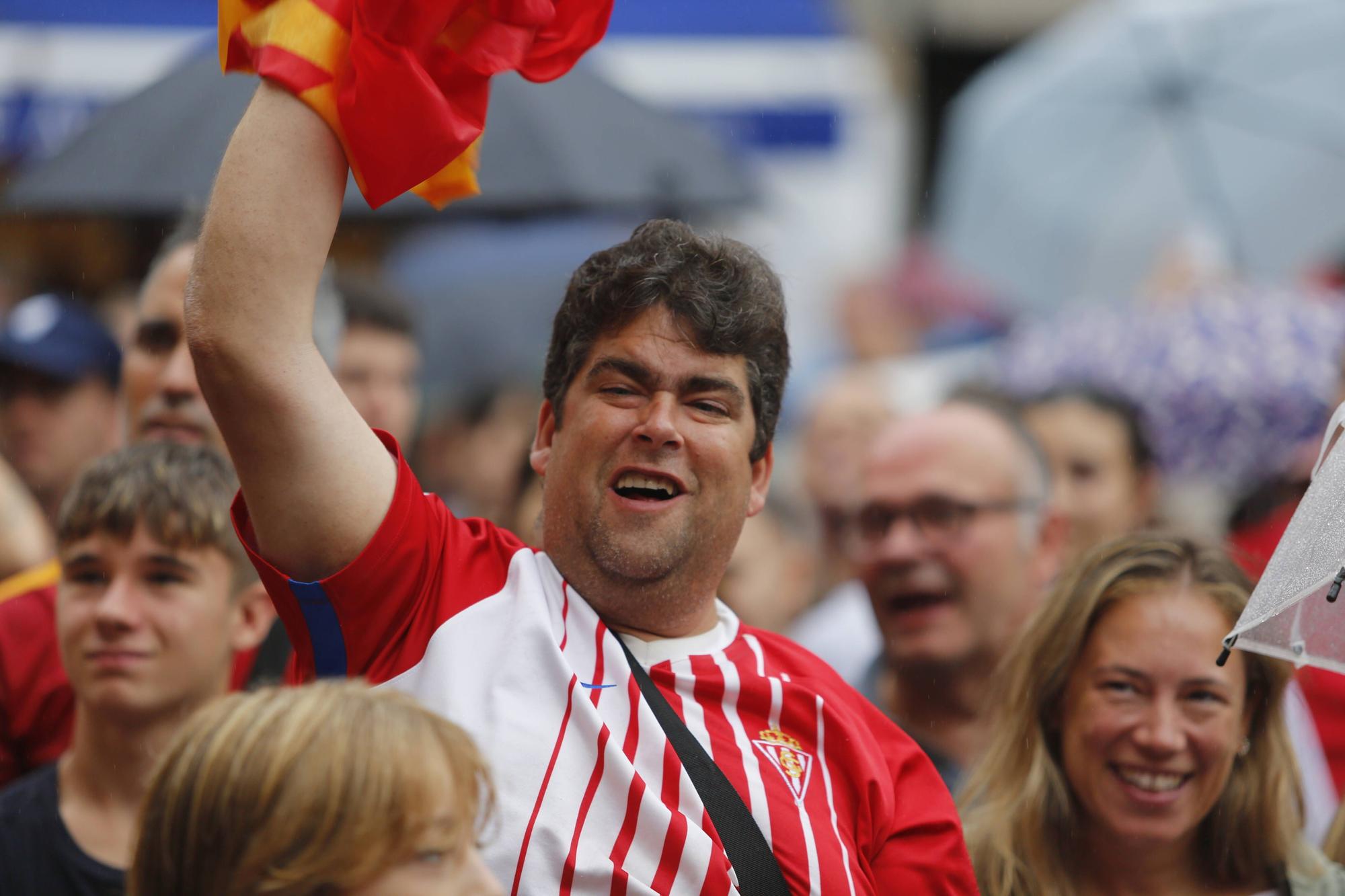 Gijón se vuelca (pese a la lluvia) animando a España en la final del Mundial de fútbol femenino