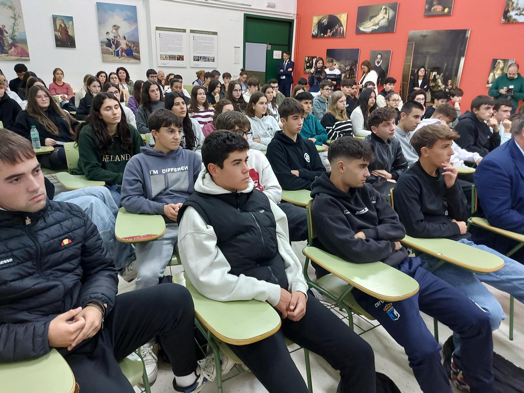 En imágenes: La visita del presidente del Senado a Vegadeo