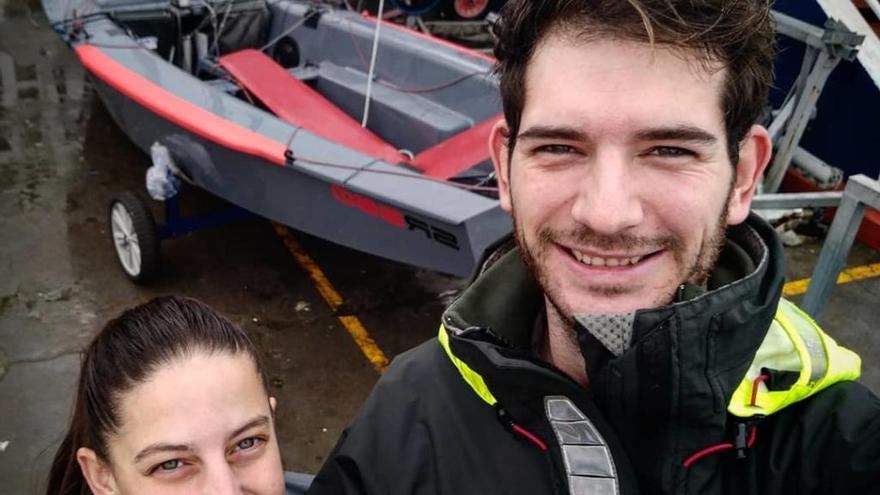 Tone Pérez y Laura Llópiz, con su nuevo barco, que estrenarán en la Regata Ría de Vigo.