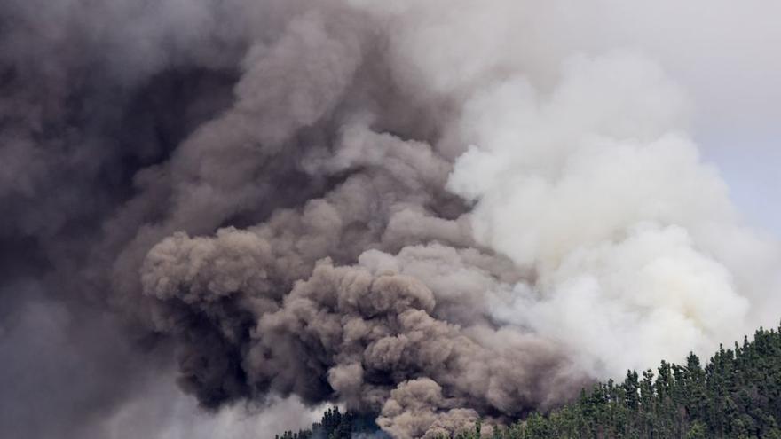 La lava se lleva una vivienda