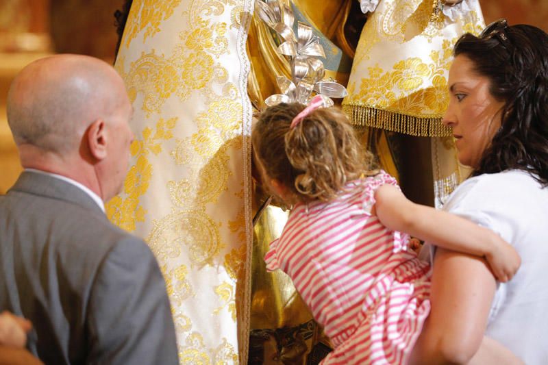 Besamanos a la Virgen de los Desamparados