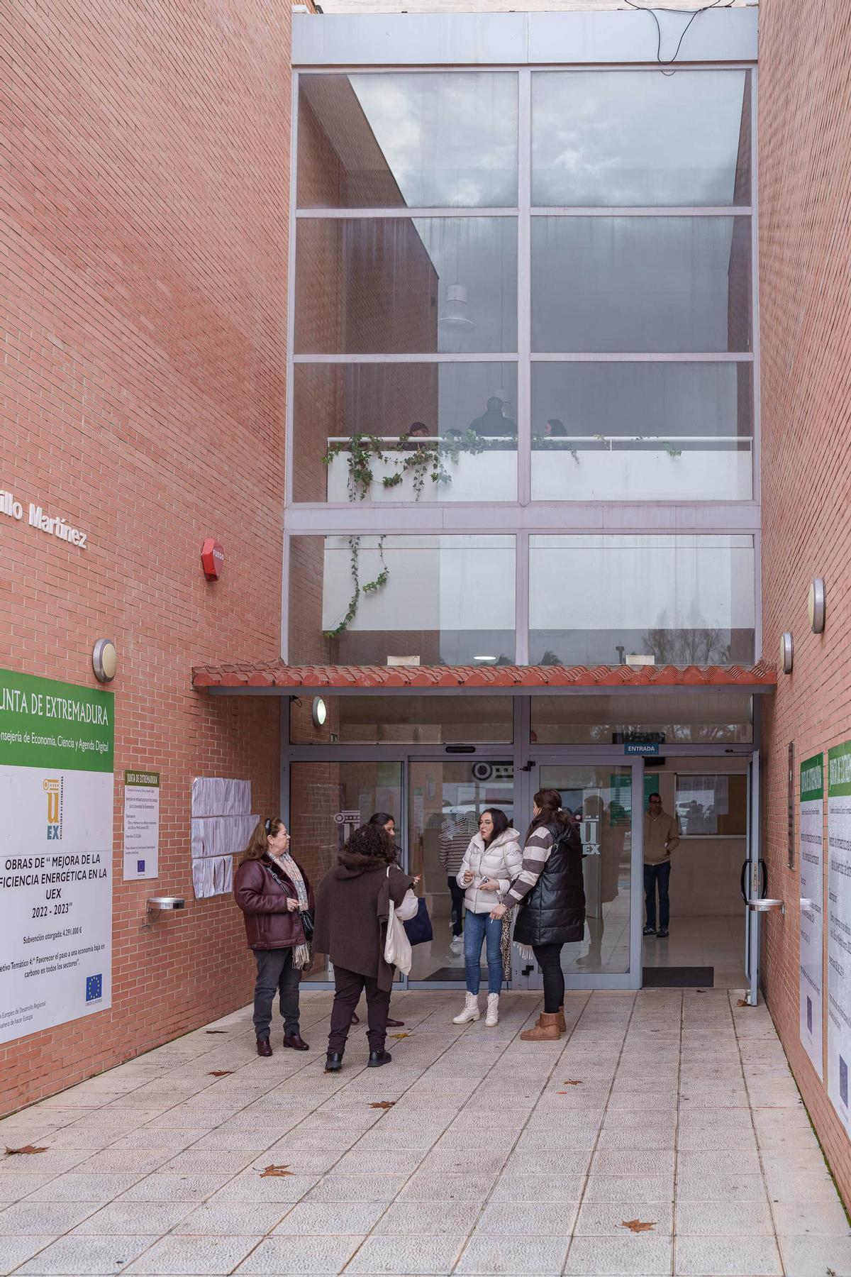 Fotogalería | Así han sido las oposiciones a celador del SES en Mérida