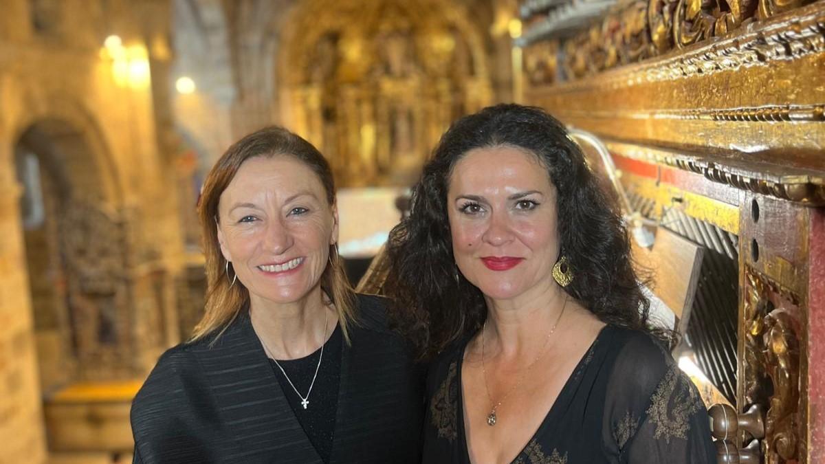 Susana G. Lastra y Ruth Rosique, en Valdediós.